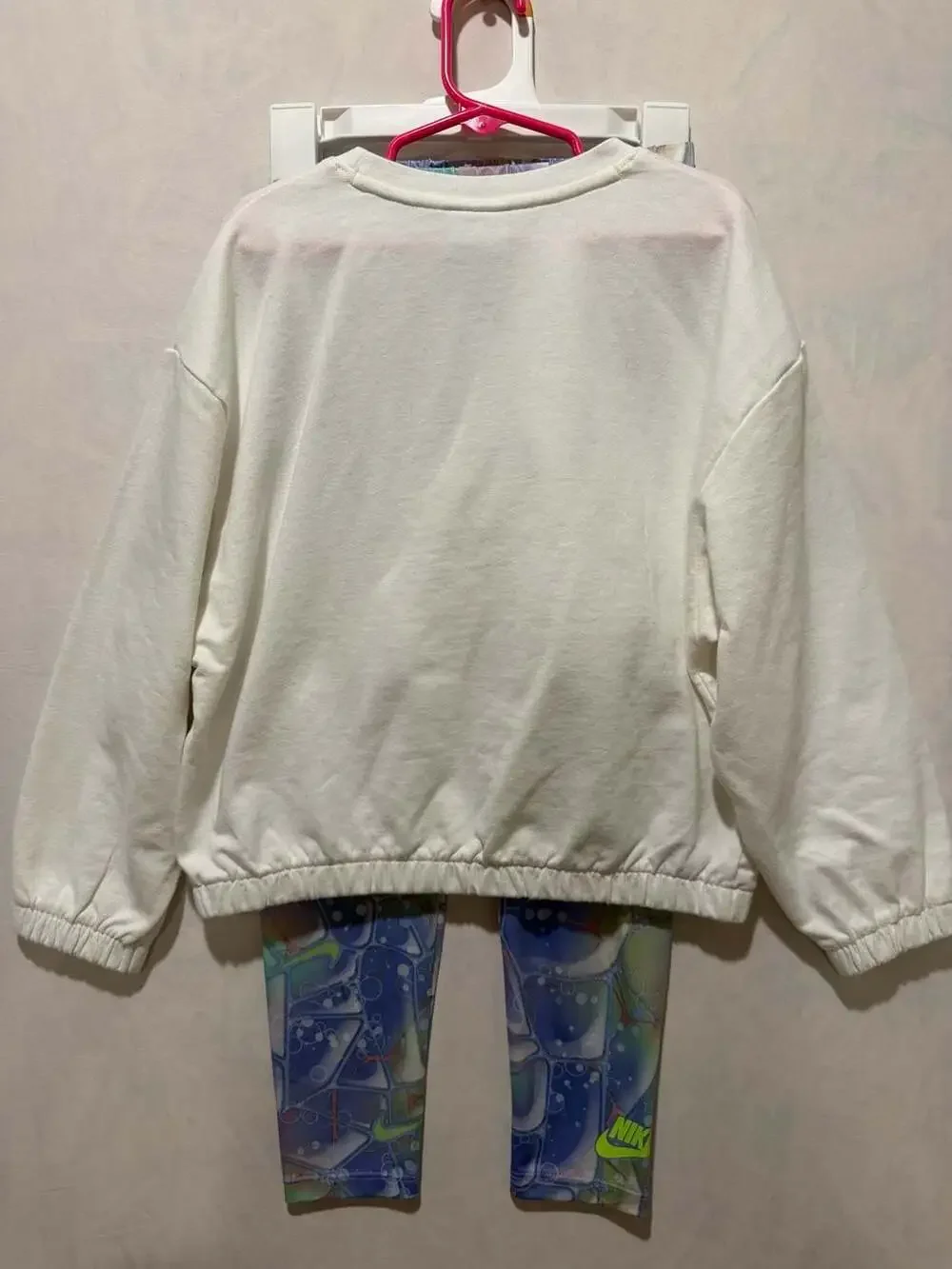 Nike Girls Long Sleeve Crewneck Sweatshirt and Leggings 2-Piece Set